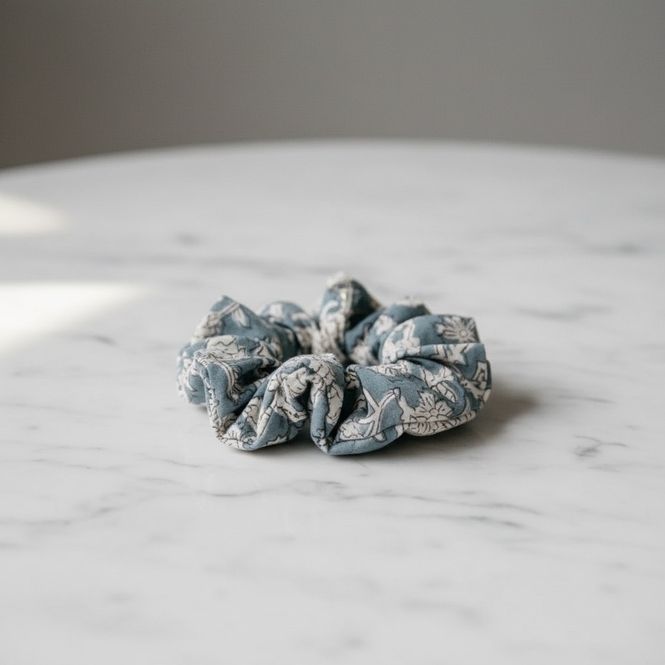 Hovedbilde Hårscrunchie i Økologisk Bomull - Smoky Blue